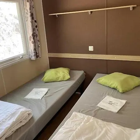3 Etoiles - Piscine - Eehgge Kamp alanı *